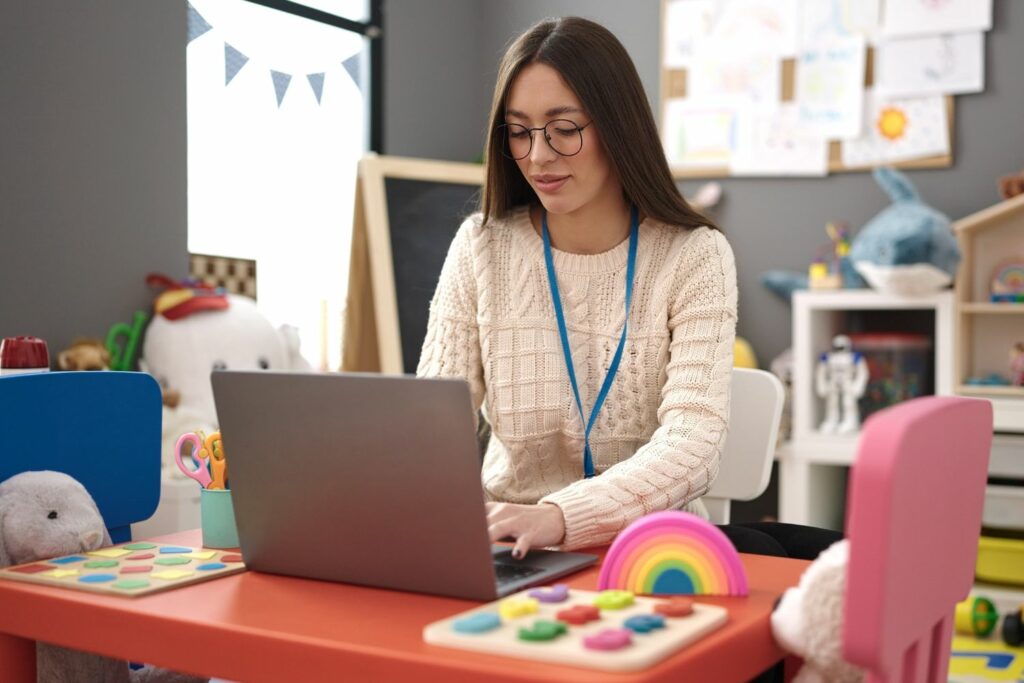 Kindergarten Homepage: Kindergärtnerin erstellt Website