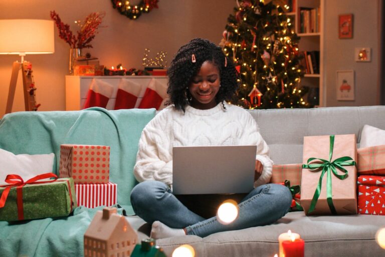 African,American,Joyful,Beautiful,Young,Woman,Sitting,On,Couch,In